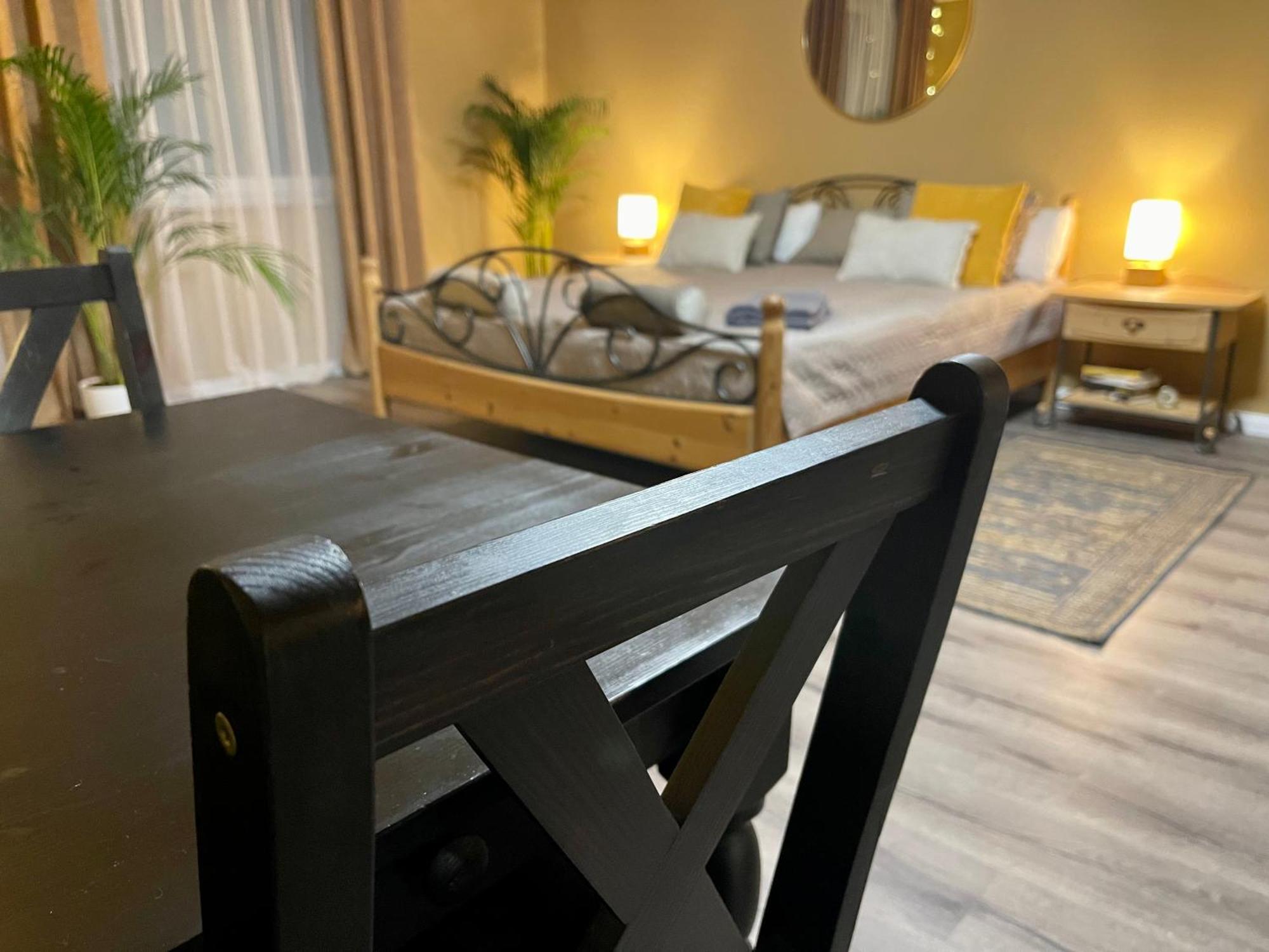 Terracotta Apartment - Zentral, Parken, Netflix, Kontaktloses Einchecken, Kingsize-Bett Вупперталь Экстерьер фото